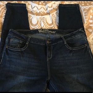 Dark rinse Wallflower jeans w/ whisker detail